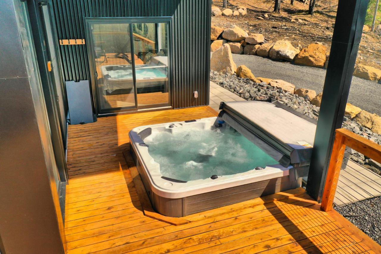 Kallm-Mont-Tremblant Chalet With Hot Tub, Pond & Beach On Private 7Acre Estate Lac Superieur Exterior photo