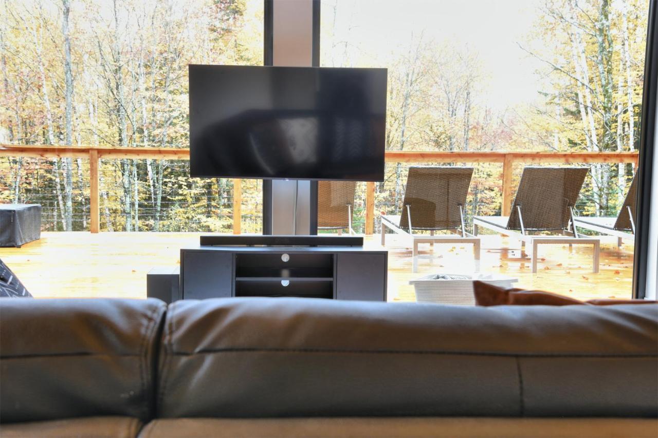 Kallm-Mont-Tremblant Chalet With Hot Tub, Pond & Beach On Private 7Acre Estate Lac Superieur Exterior photo