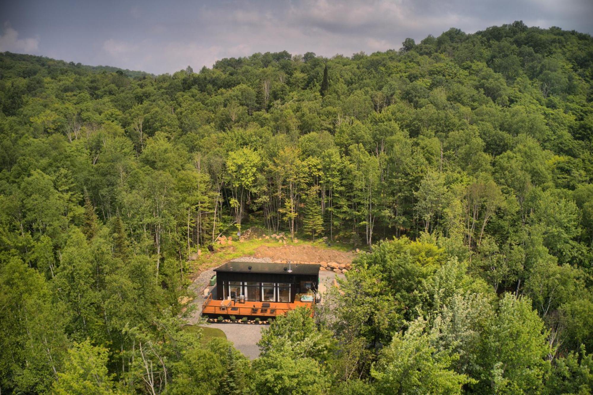 Kallm-Mont-Tremblant Chalet With Hot Tub, Pond & Beach On Private 7Acre Estate Lac Superieur Exterior photo